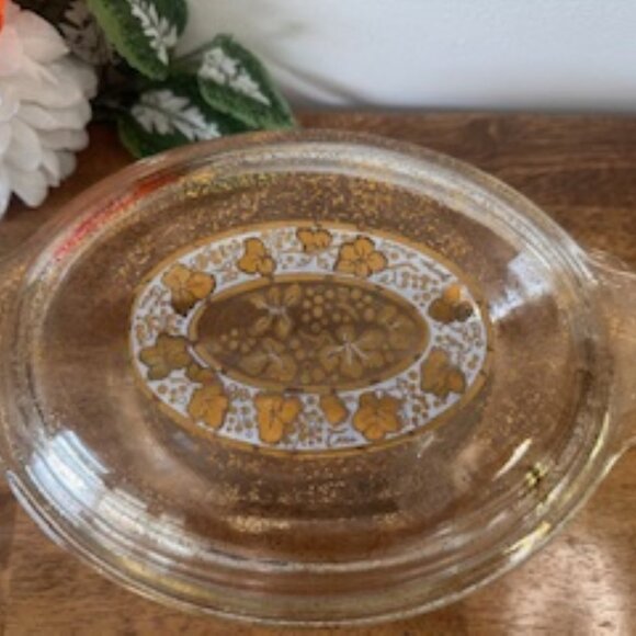 Fire King Georges Briard Gold Grapes Covered Casserole Dish – 1.5 Quart Vintage - Picture 4 of 5